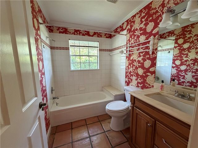 1290 5th Place, Vero Beach, FL 32962