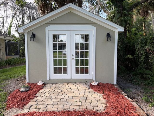 1290 5th Place, Vero Beach, FL 32962