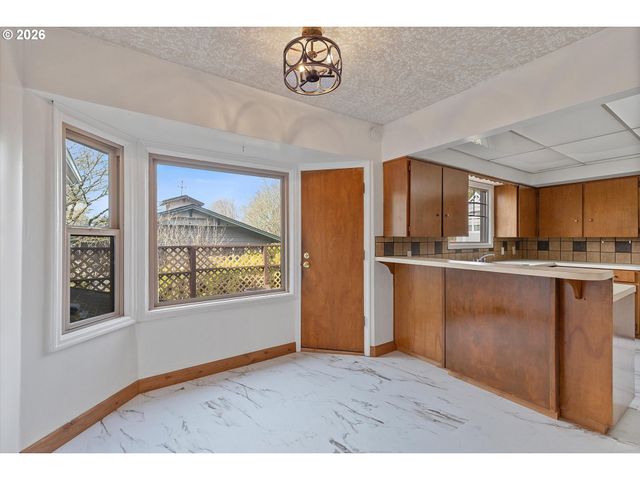 6807 Se CESAR E CHAVEZ Blvd, Portland, OR 97202