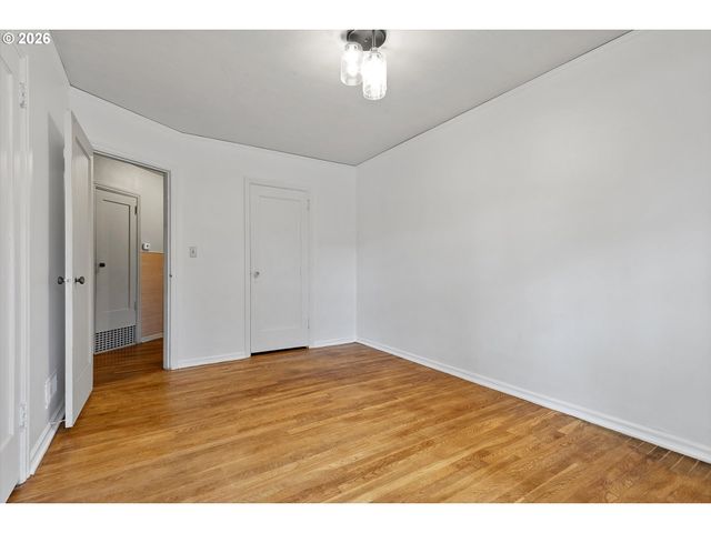 6807 Se CESAR E CHAVEZ Blvd, Portland, OR 97202