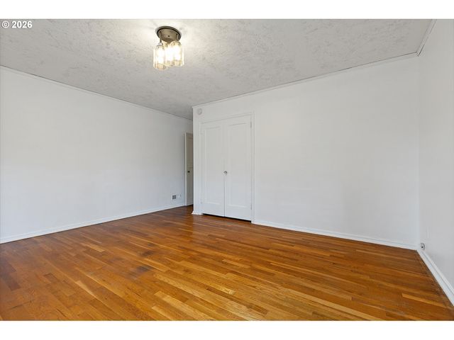 6807 Se CESAR E CHAVEZ Blvd, Portland, OR 97202