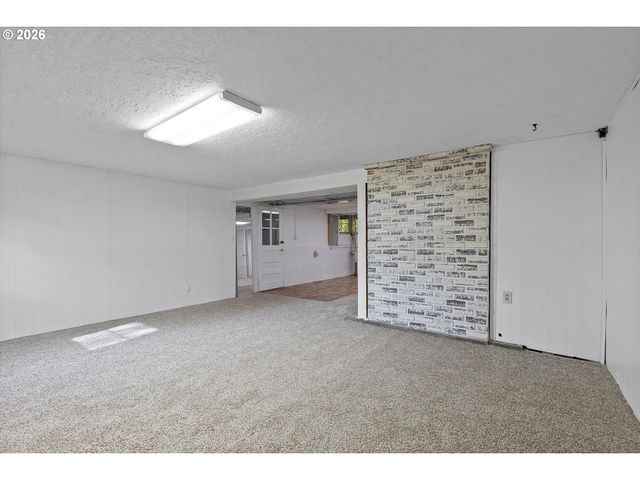 6807 Se CESAR E CHAVEZ Blvd, Portland, OR 97202