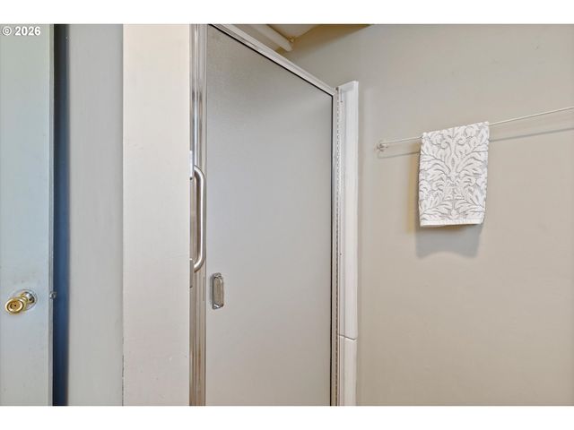 6807 Se CESAR E CHAVEZ Blvd, Portland, OR 97202