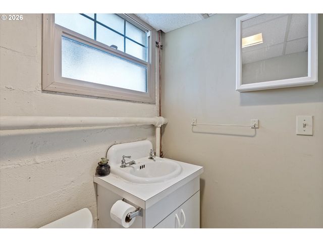 6807 Se CESAR E CHAVEZ Blvd, Portland, OR 97202