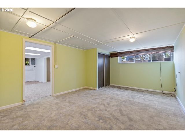 6807 Se CESAR E CHAVEZ Blvd, Portland, OR 97202