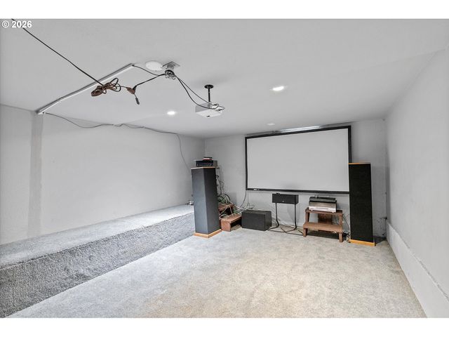 6807 Se CESAR E CHAVEZ Blvd, Portland, OR 97202