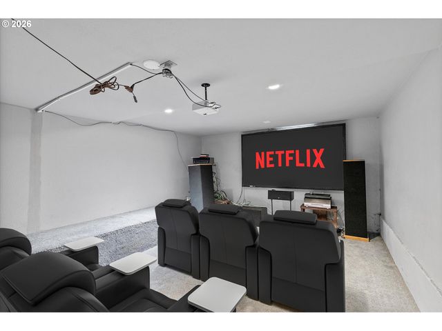 6807 Se CESAR E CHAVEZ Blvd, Portland, OR 97202