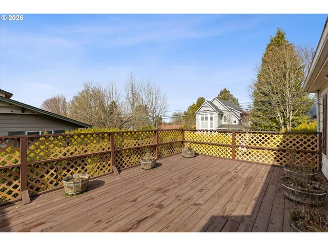 6807 Se CESAR E CHAVEZ Blvd, Portland, OR 97202