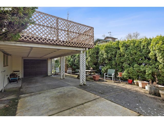 6807 Se CESAR E CHAVEZ Blvd, Portland, OR 97202