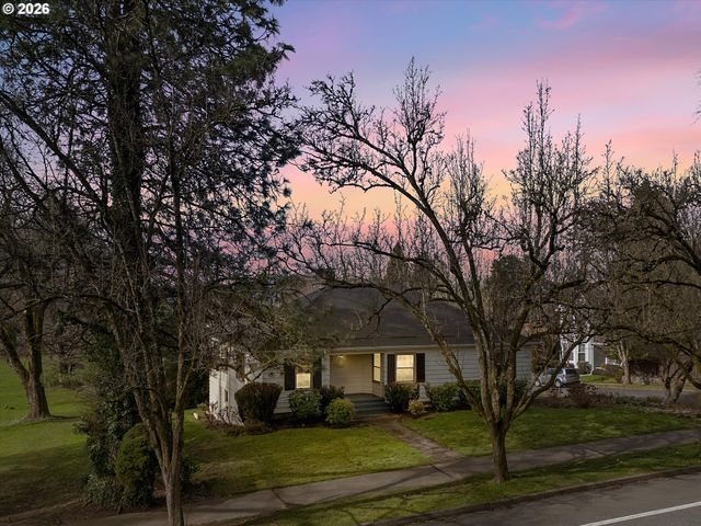 6807 Se CESAR E CHAVEZ Blvd, Portland, OR 97202