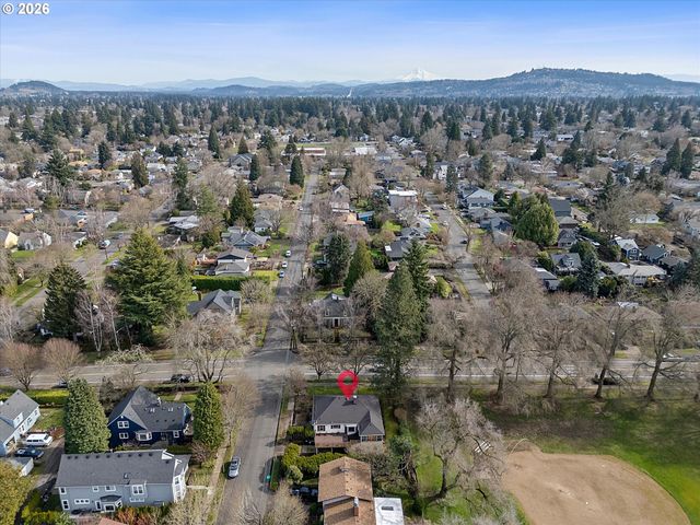 6807 Se CESAR E CHAVEZ Blvd, Portland, OR 97202