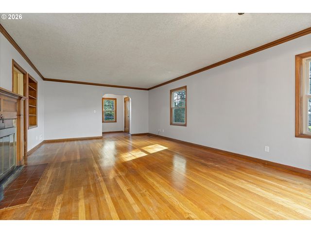 6807 Se CESAR E CHAVEZ Blvd, Portland, OR 97202