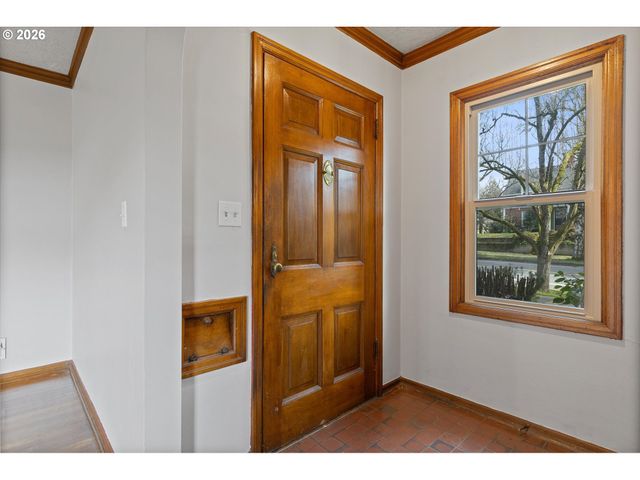 6807 Se CESAR E CHAVEZ Blvd, Portland, OR 97202