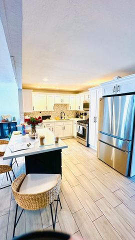 13815 N 11th Street, Phoenix, AZ 85022