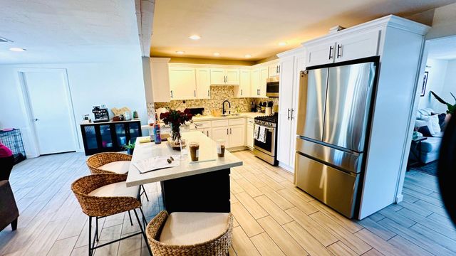 13815 N 11th Street, Phoenix, AZ 85022