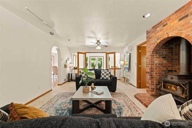 654 9th Avenue, Fox Island, WA 98333
