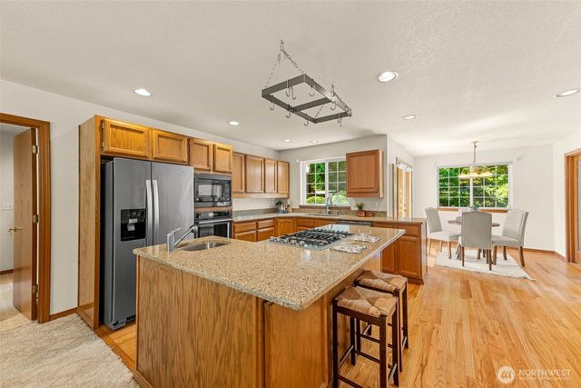 654 9th Avenue, Fox Island, WA 98333