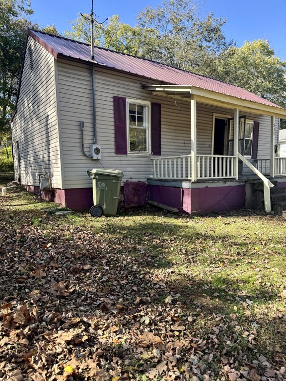 511 S Locust Ave, Lawrenceburg, TN 38464