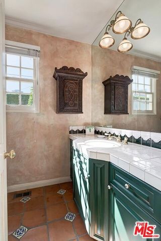 219 S McCarty Drive, Beverly Hills, CA 90212