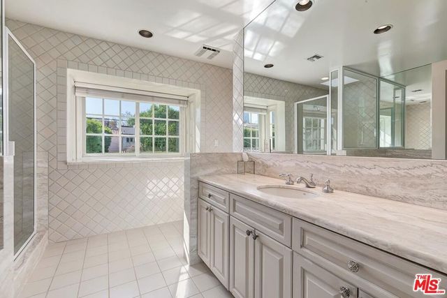 219 S McCarty Drive, Beverly Hills, CA 90212