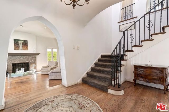 219 S McCarty Drive, Beverly Hills, CA 90212