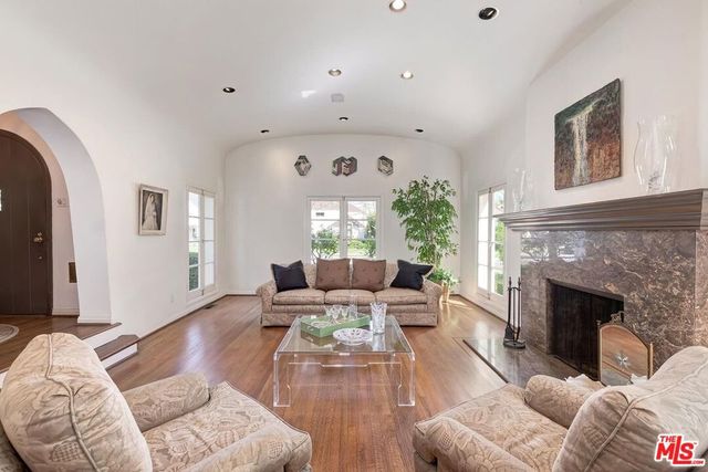 219 S McCarty Drive, Beverly Hills, CA 90212