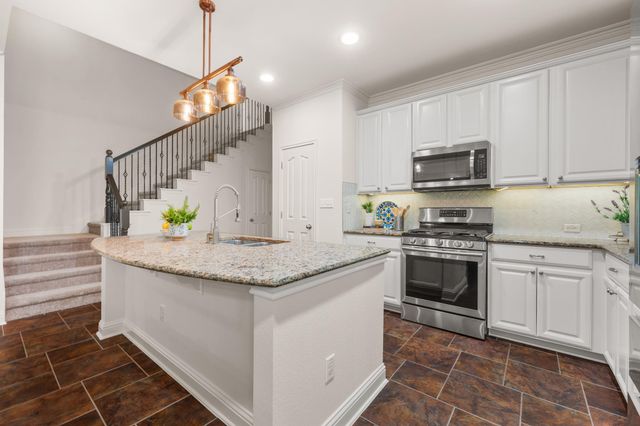 14429 American Kestrel DR, Austin, TX 78738