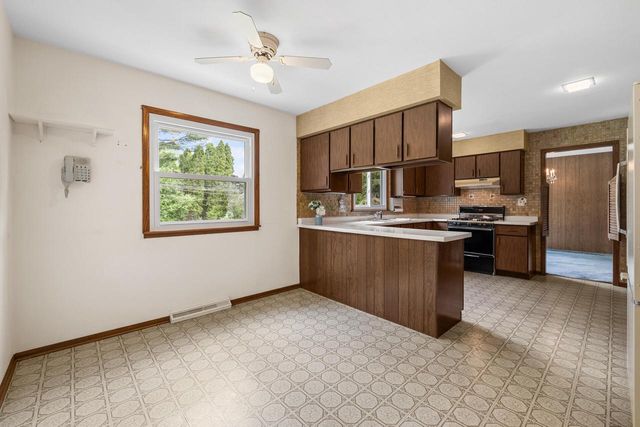 W378N5832 Farmwood HEIGHTS, Oconomowoc, WI 53066