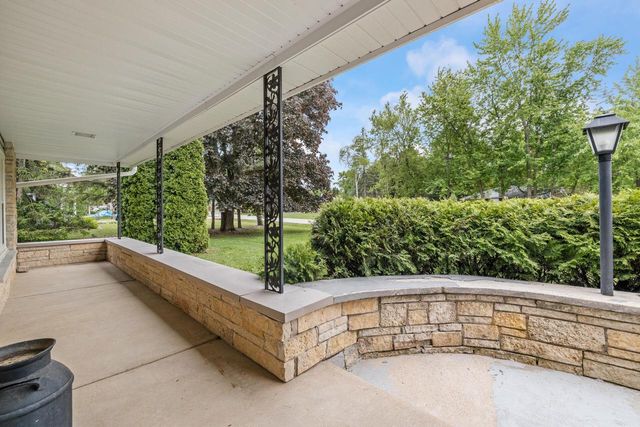 W378N5832 Farmwood HEIGHTS, Oconomowoc, WI 53066