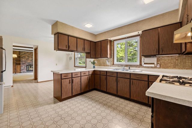 W378N5832 Farmwood HEIGHTS, Oconomowoc, WI 53066