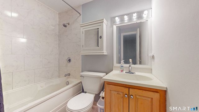 11 Coronado Drive 11, Newington, CT 06111