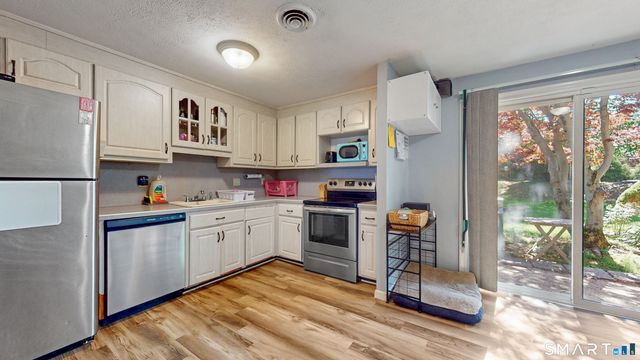 11 Coronado Drive 11, Newington, CT 06111