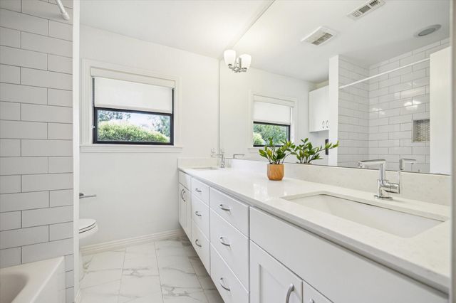 2402 Bron Holly Dr, Houston, TX 77018