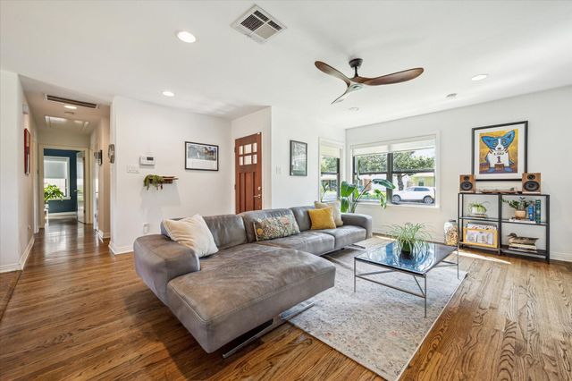 2402 Bron Holly Dr, Houston, TX 77018