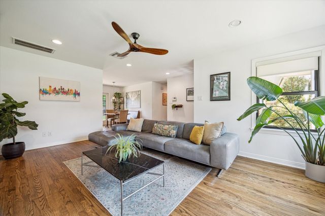 2402 Bron Holly Dr, Houston, TX 77018