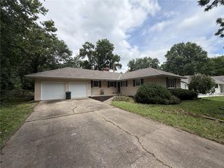 10404 E 81st Terrace, Raytown, MO 64138
