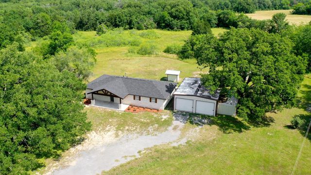 5085 Highway 75 S, Madisonville, TX 77864