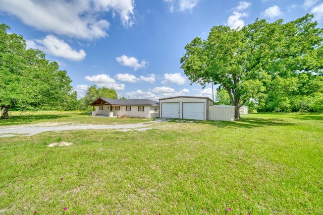 5085 Highway 75 S, Madisonville, TX 77864