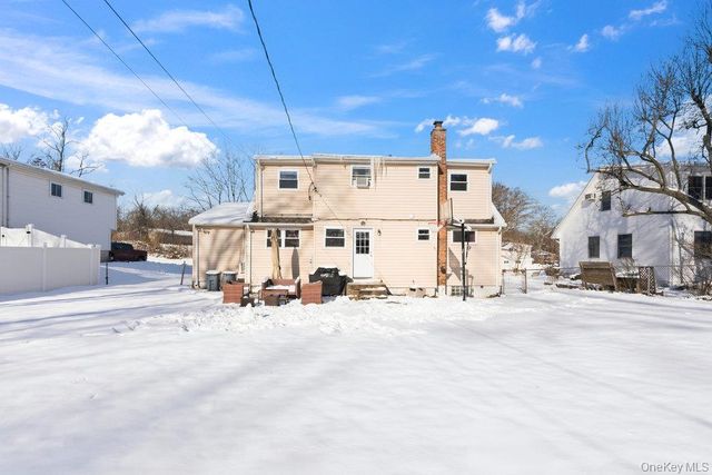 46 Falcon Drive, Hauppauge, NY 11788