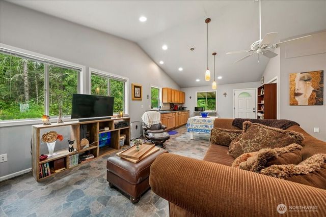 11508 Claussen Road, Anderson Island, WA 98303
