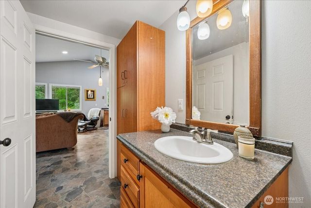 11508 Claussen Road, Anderson Island, WA 98303