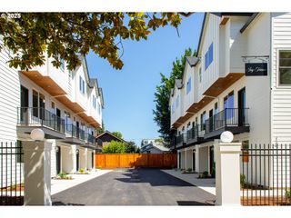 1661 Se SHERRETT St, Portland, OR 97202