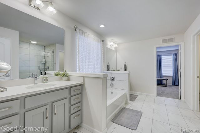 53217 Bay Laurel Lane, South Lyon, MI 48178