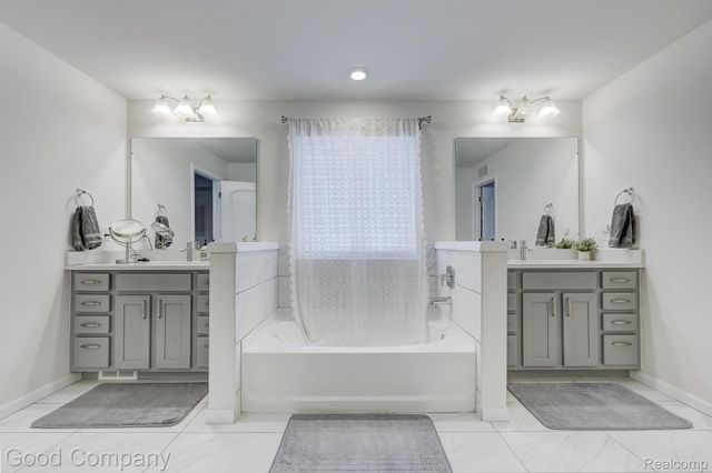 53217 Bay Laurel Lane, South Lyon, MI 48178