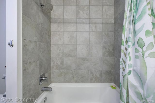 53217 Bay Laurel Lane, South Lyon, MI 48178