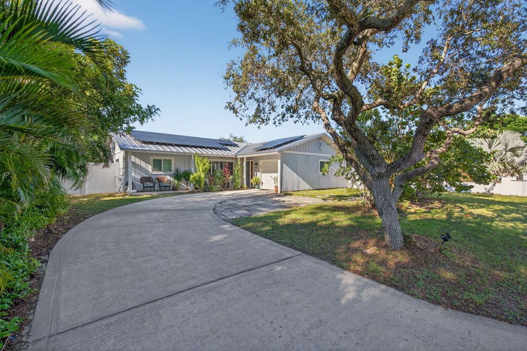 5095 SE Manatee Terrace, Stuart, FL 34997