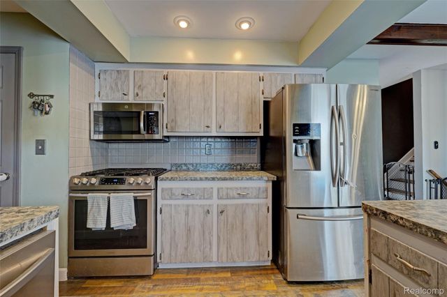 4380 Baza, Leonard Village, MI 48367