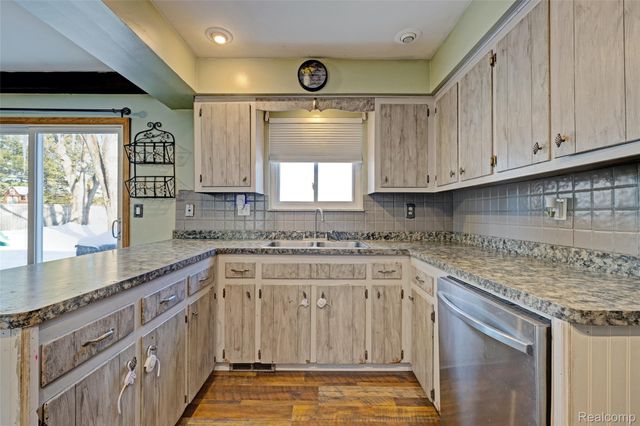 4380 Baza, Leonard Village, MI 48367