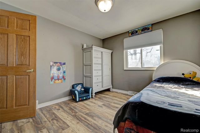 4380 Baza, Leonard Village, MI 48367