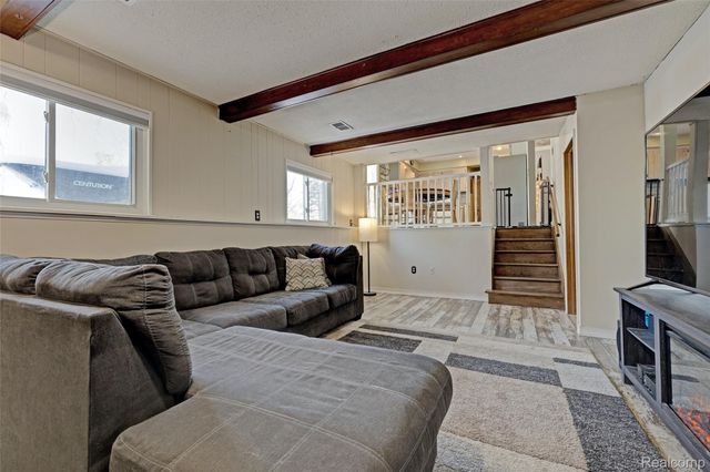 4380 Baza, Leonard Village, MI 48367